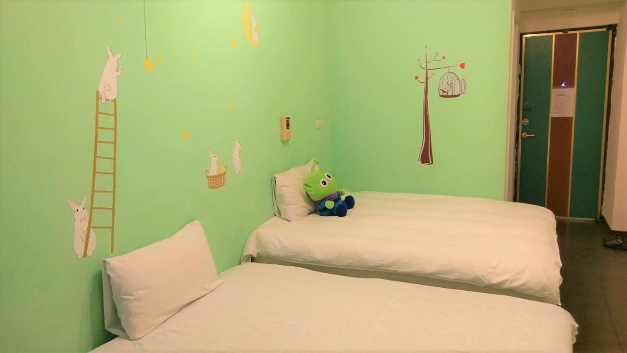 Happines Trip Inn Taichung Extérieur photo
